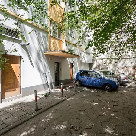 Market Square Corner Kuznicza By Renters * Wrocław